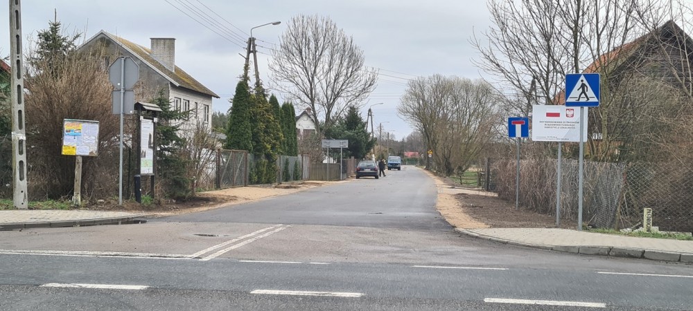 Zdjęcie przedstawia w część nowowybudowanej drogi w Opaleńcu