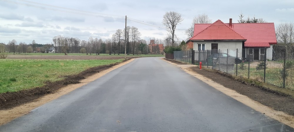 Zdjęcie przedstawia nową drogę w Opaleńcu.